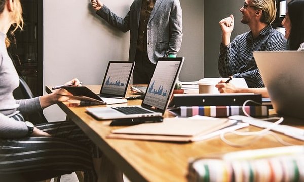 Comment mesurer l'impact de la communication interne sur la performance de l'entreprise ?